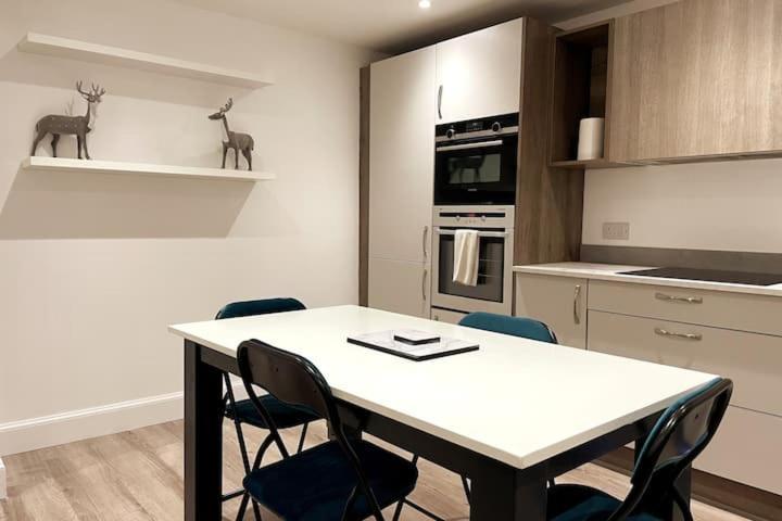 Lovely 3 Bedroom Apartment With Private Garden In Edinburgh City Centre Екстер'єр фото