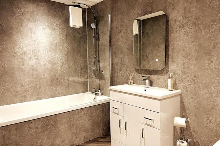 Lovely 3 Bedroom Apartment With Private Garden In Edinburgh City Centre Екстер'єр фото